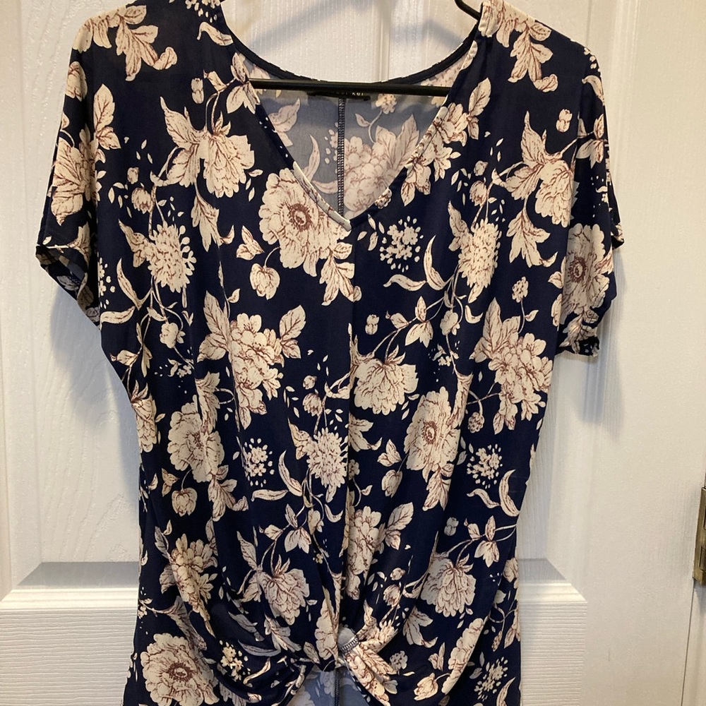 West kei floral short sleeved blouse medium sized.